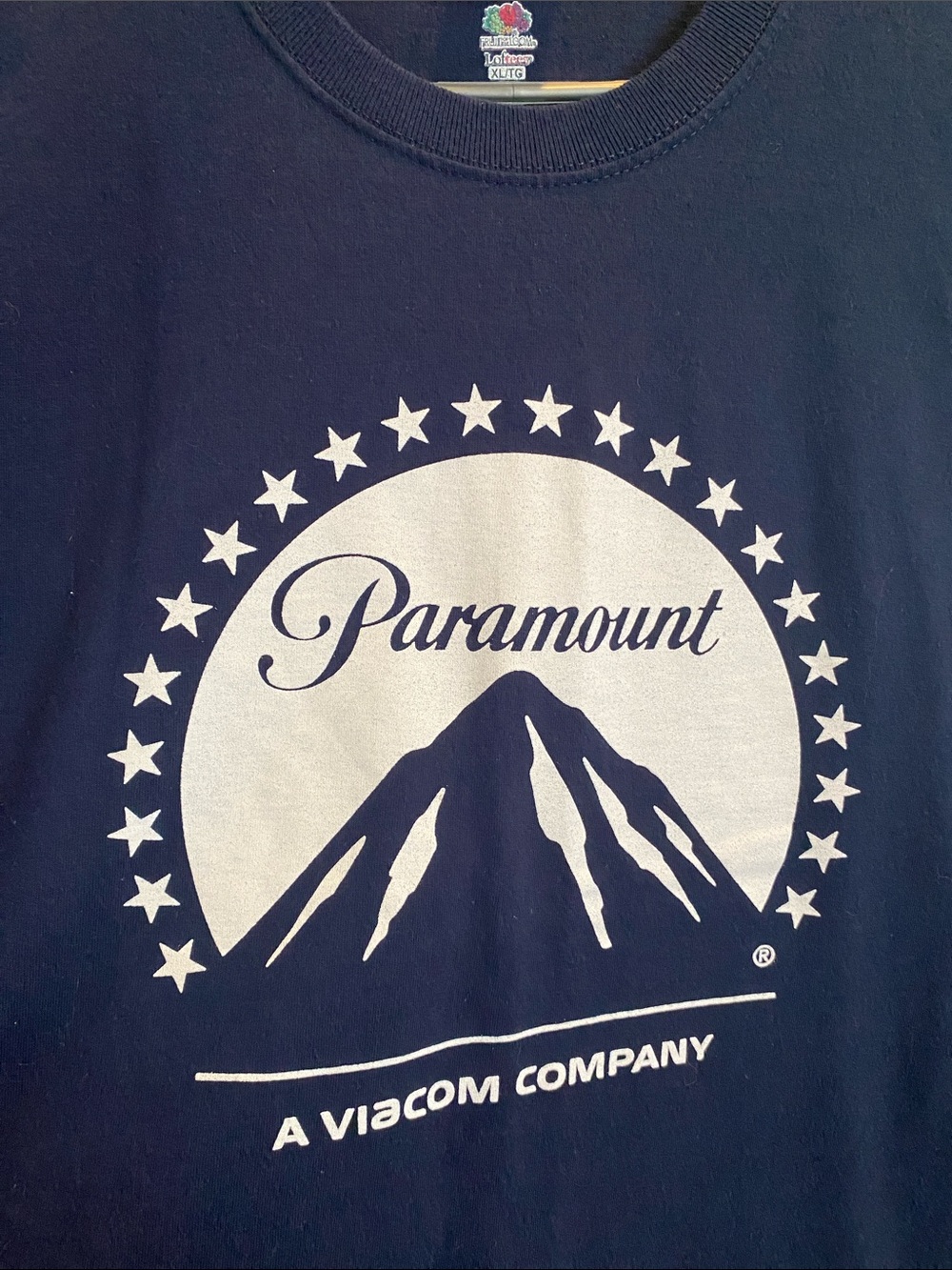 Paramount - Fruit of the Loom Navy T‑Shirt with White Paramount Logo - Picture 2 of 3